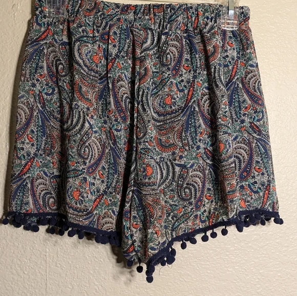Moa Moa Paisley Print Women's Shorts with Pom Pom Trim Size Medium - Picture 4 of 5